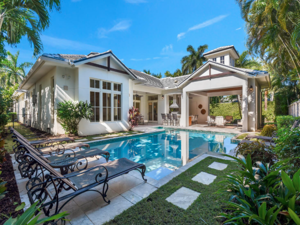 Luxury Coastal Retreat in Naples - Perfect For Your Next Vacation
